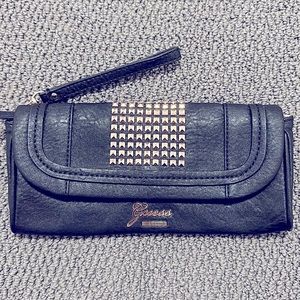 Guess Clutch